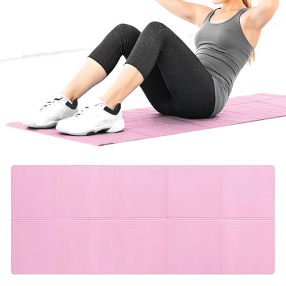 Femme faisant des abdos sur un tapis de yoga EVA rose
