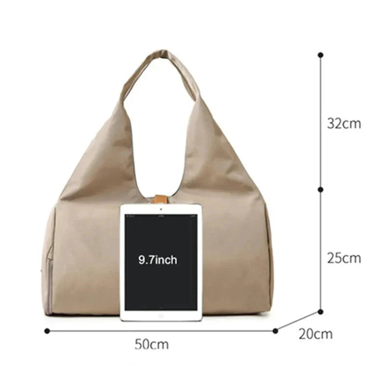 Dimensions du sac de sport : 50 x 20 x 25 cm, anses 32 cm