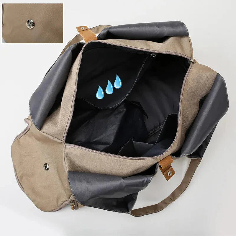 Intérieur du sac de sport avec poche pour affaires humides