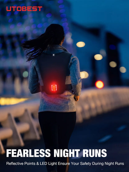 Course de nuit avec le gilet d'hydratation UTOBEST et sa lampe LED allumée